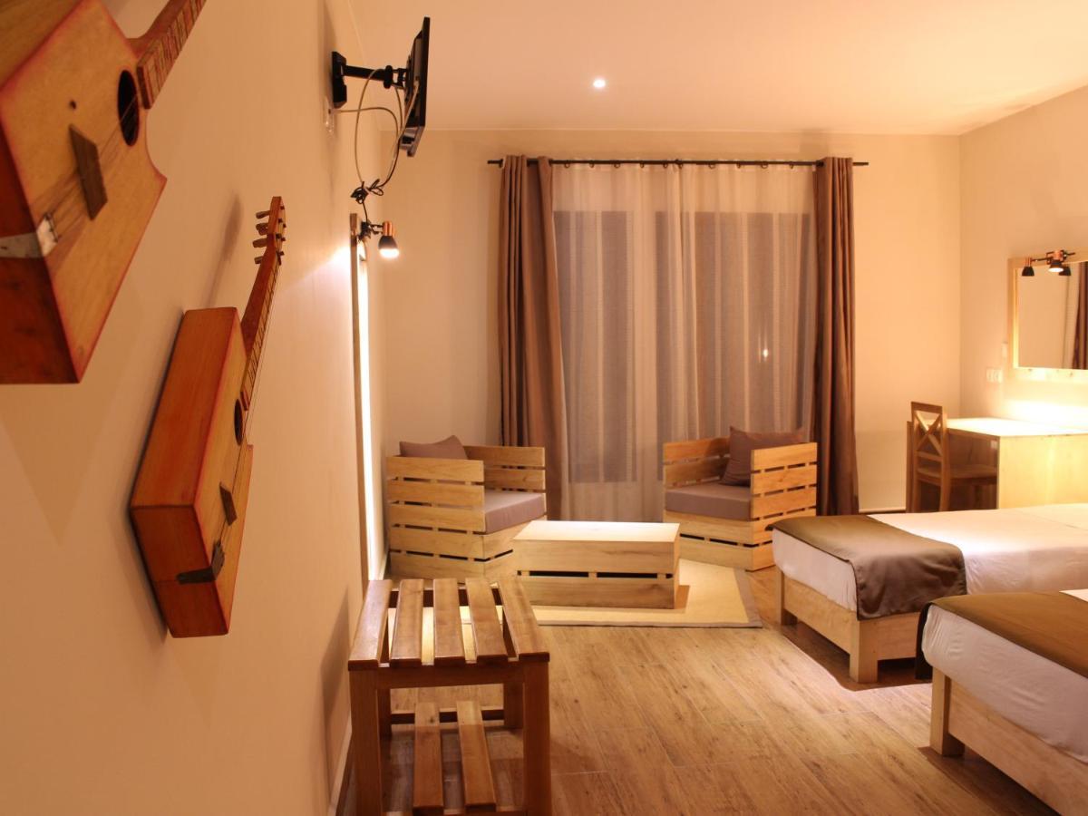 Hotel Restaurant Le Combava Antananarivo Esterno foto