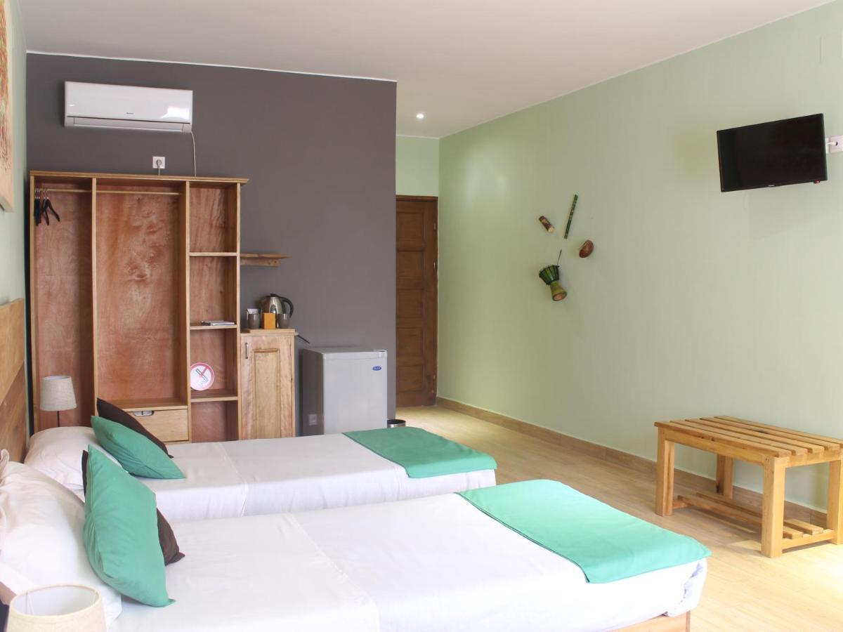 Hotel Restaurant Le Combava Antananarivo Esterno foto