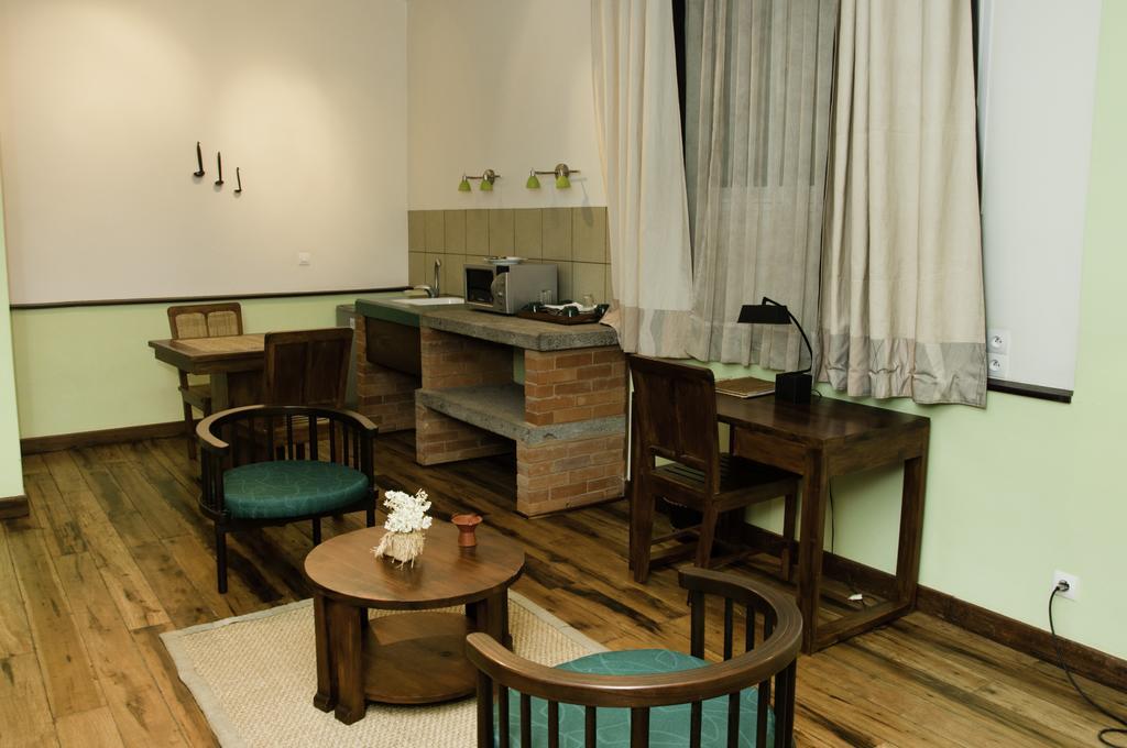 Hotel Restaurant Le Combava Antananarivo Esterno foto
