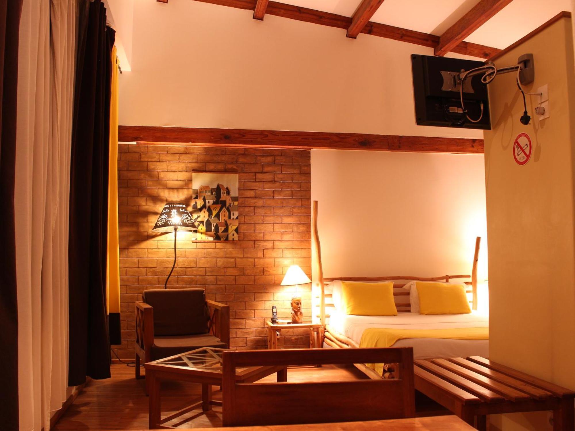 Hotel Restaurant Le Combava Antananarivo Esterno foto