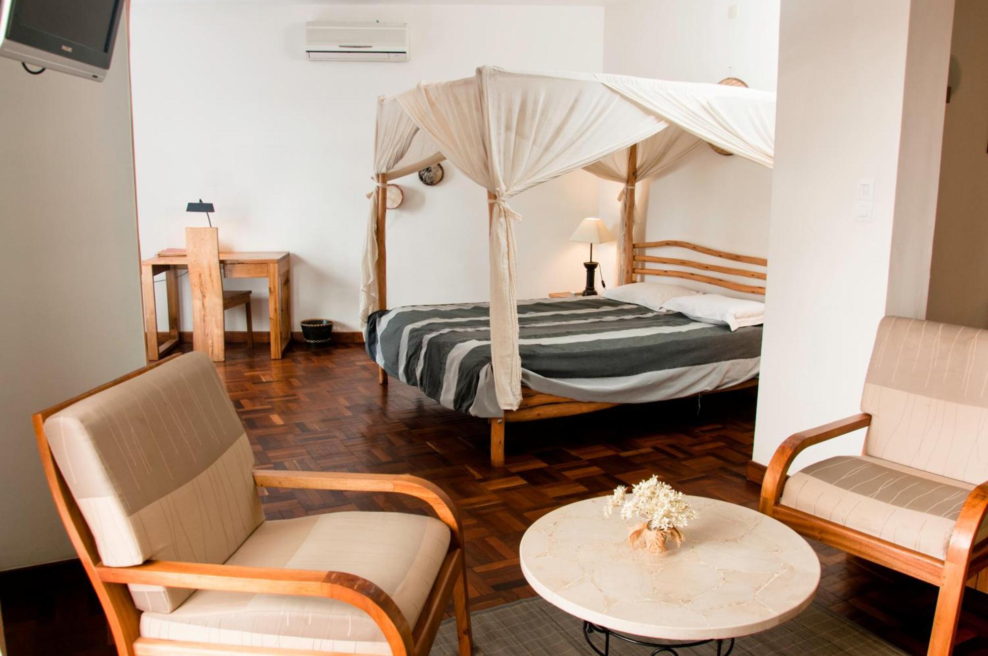 Hotel Restaurant Le Combava Antananarivo Esterno foto