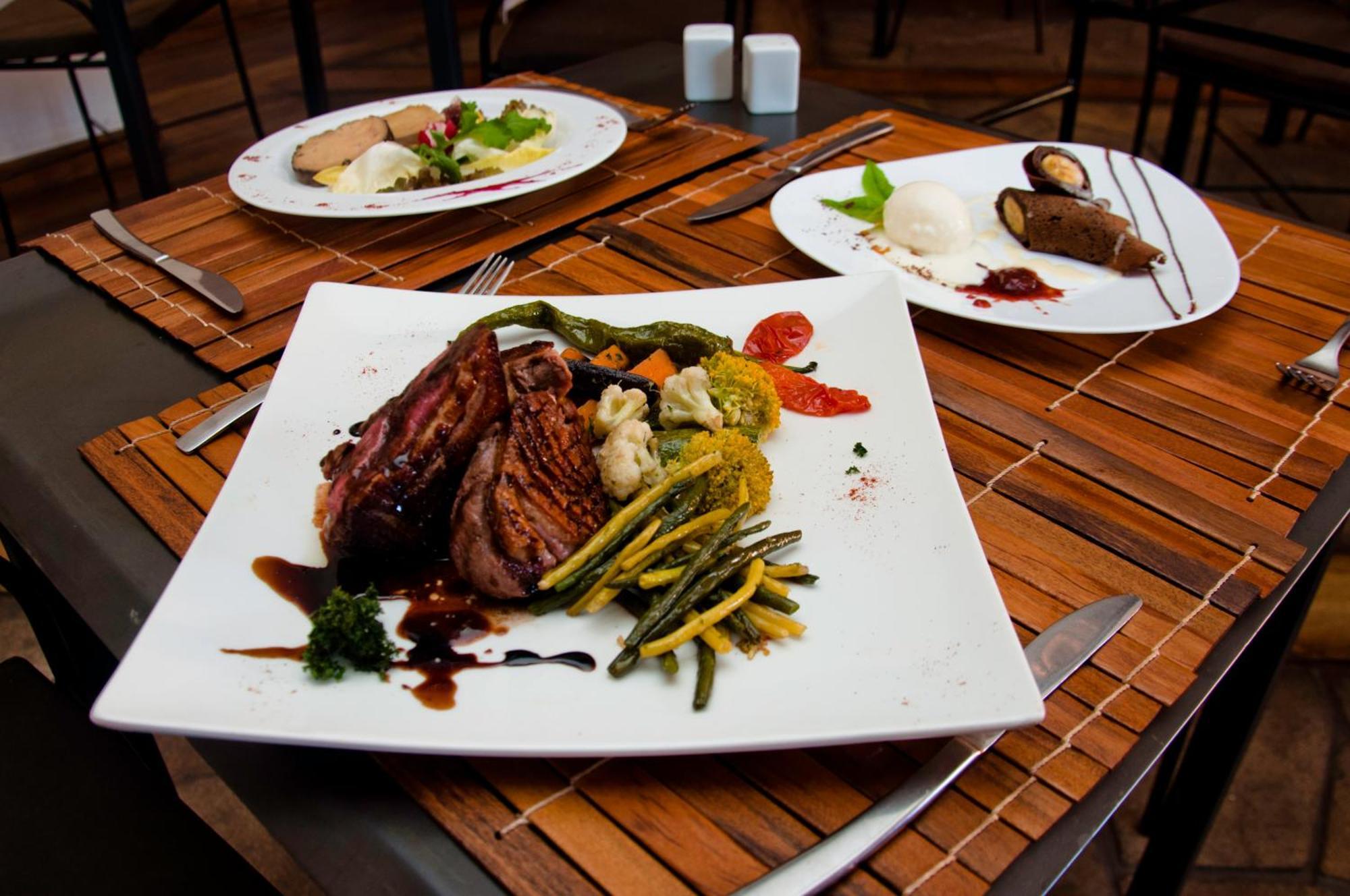 Hotel Restaurant Le Combava Antananarivo Esterno foto