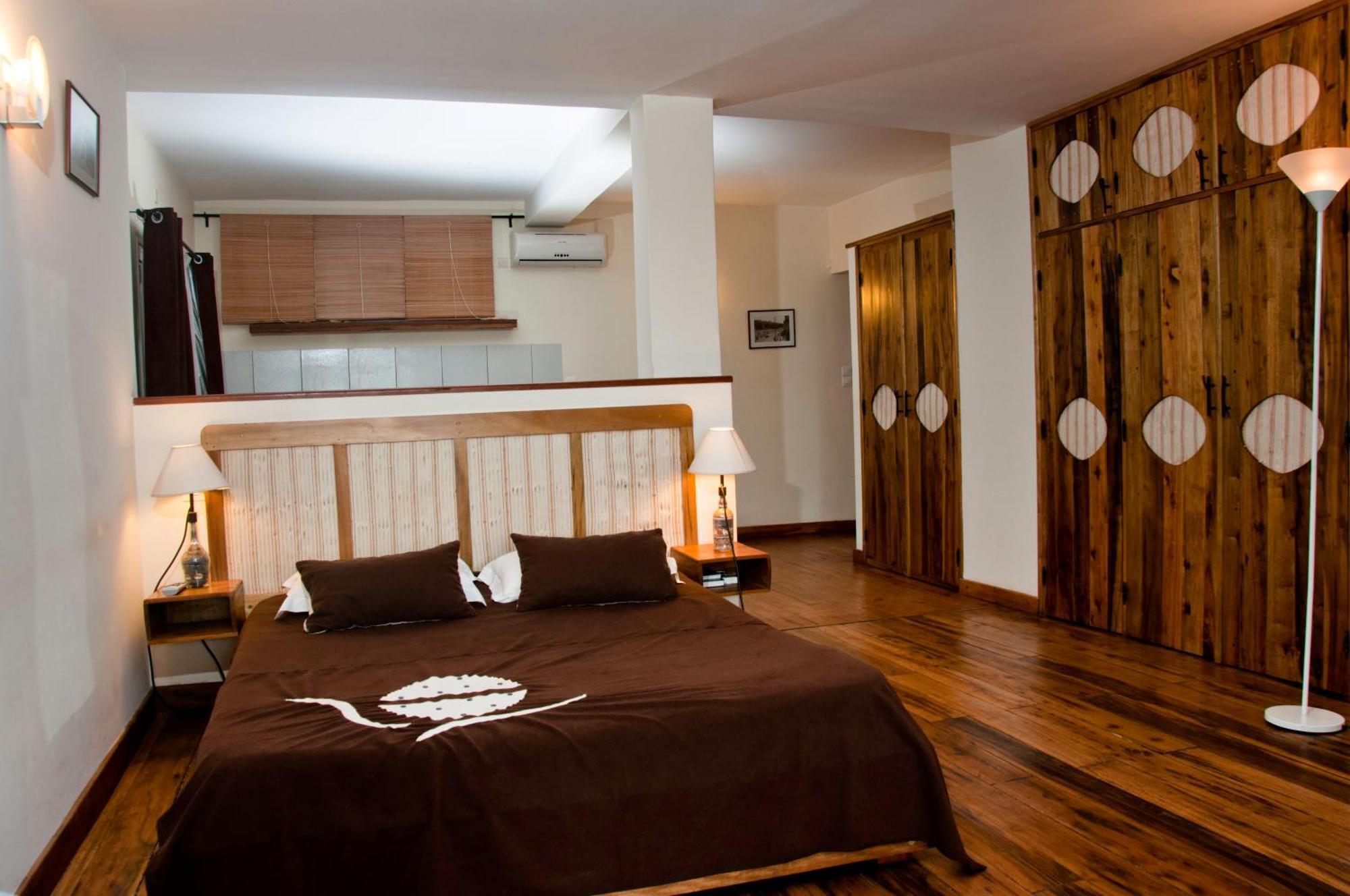Hotel Restaurant Le Combava Antananarivo Esterno foto