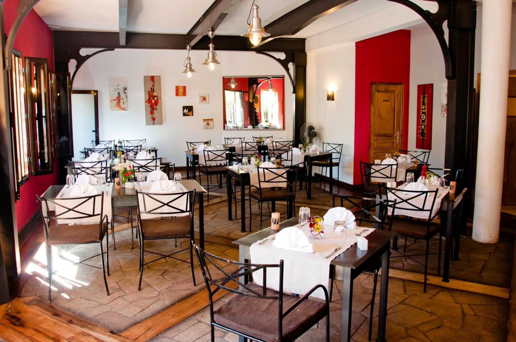 Hotel Restaurant Le Combava Antananarivo Esterno foto