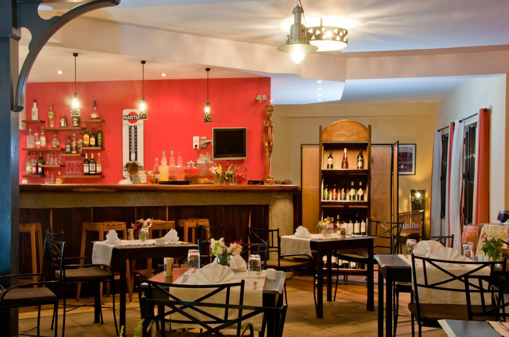 Hotel Restaurant Le Combava Antananarivo Esterno foto